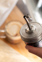 Load image into Gallery viewer, Mason Jar - Self closing pour spout