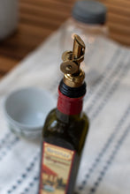 Load image into Gallery viewer, Self Closing Pour Spouts