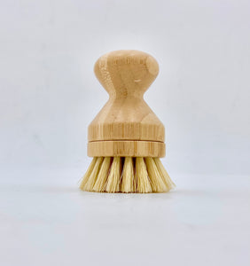 Soft sisal dish-brush with wooden handle